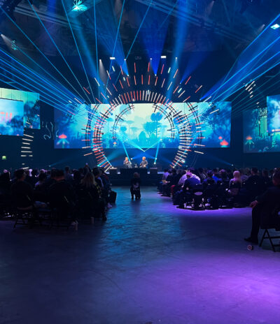 Kuvassa Slush 2023 -tapahtuman lava.